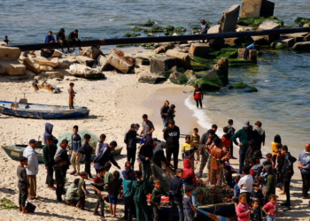 سكان غزة يخشون تلاشـــي “الاهتمام الدولي” بعد التصعيد في لبنان