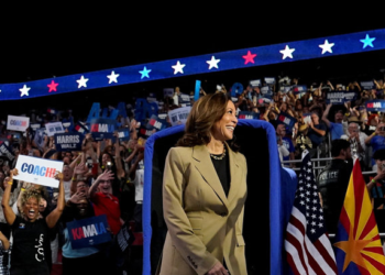 هاريس تبذل جهودًا “سرية” لكسب تأييد الشركات الأميركية