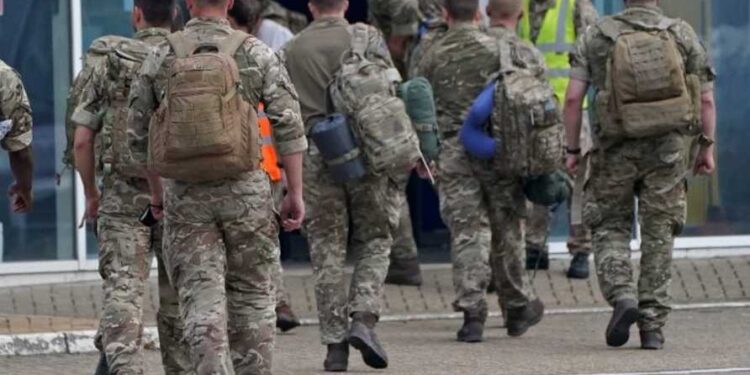 بريطانيا تنقل 700 جندي استعدادا لإجلاء مواطنيها من لبنان