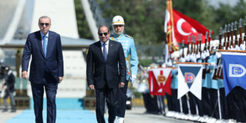 مصر وتركيا توقعـــــان 17 اتفاقية في أول زيارة للسيسي لأنقرة