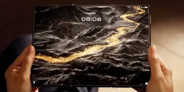 هواوي تطرح أول هاتف ثلاثي الطي في العالم ,,, بعد ساعات من إطلاق آيفون 16