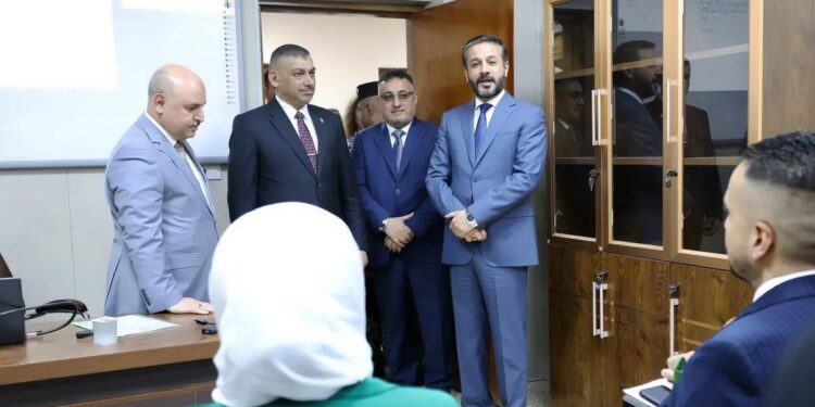 وزير التعليم يفتتح دراسة الدبلوم العالي المهني في الأكاديمية العراقية لمكافحة الفساد