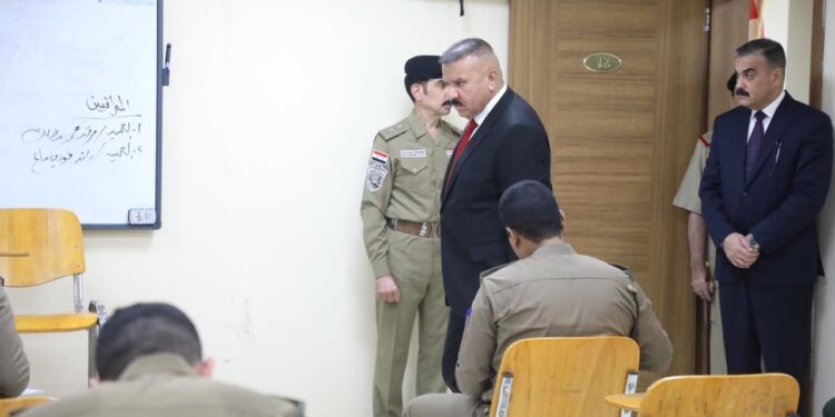 وزير الداخلية يؤكد أهمية مواكبة التطور الحاصل في مجال التدريب