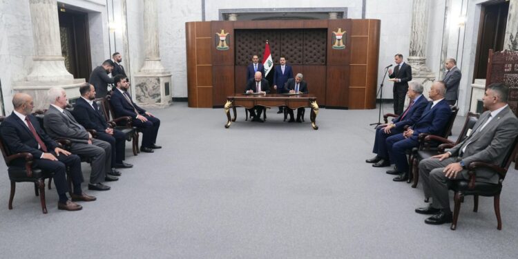 السوداني يرعى مراسم توقيع عقود 3 مشاريع صناعية