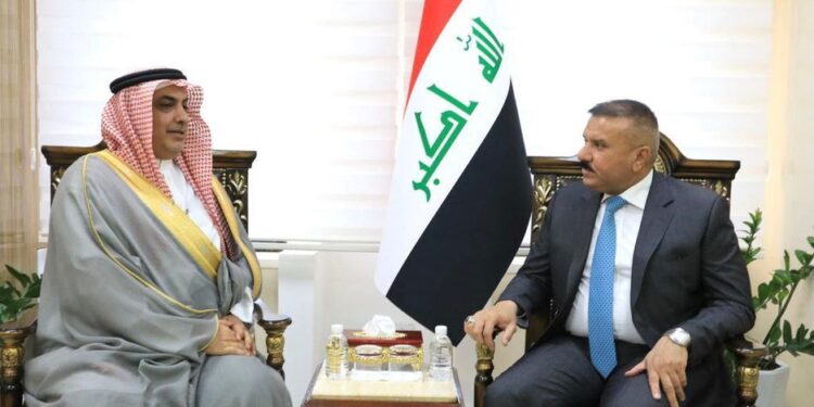 وزير الداخلية يلتقي السفير السعودي