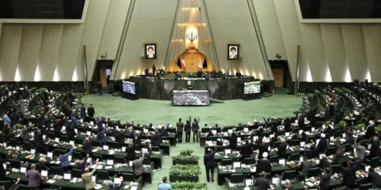 اجتماع مغلق للبرلمان الإيراني