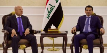وزير الصناعة والنقل المصري يصل الى بغداد