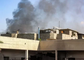 إسرائيل تعلن مقتل قيادي بحزب الله.. و20 صاروخاً نحو حيفا والجليل