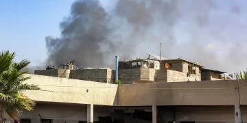 إسرائيل تعلن مقتل قيادي بحزب الله.. و20 صاروخاً نحو حيفا والجليل
