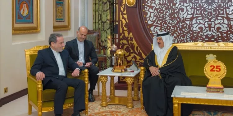 ملك البحرين يستقبل عراقجي