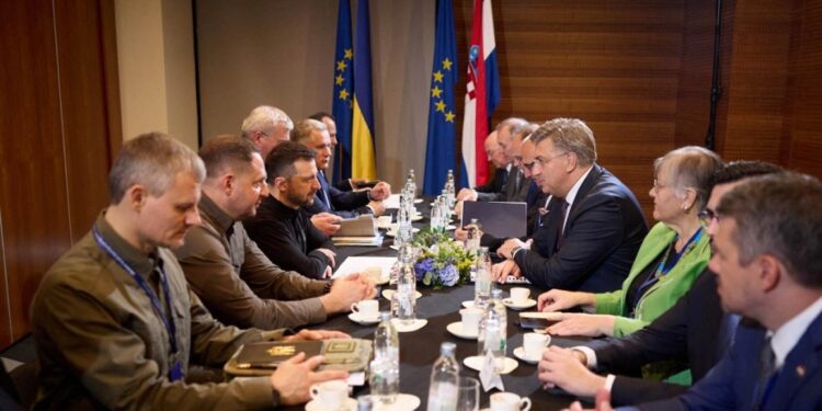 أوكرانيا تعلن تدمير مستودعا يضم 400 من مسيرات “شاهد” بجنوب روسيا