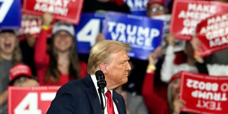 ترامب يــرفــض نهائيا إجراء مناظرة ثانية مع هاريس