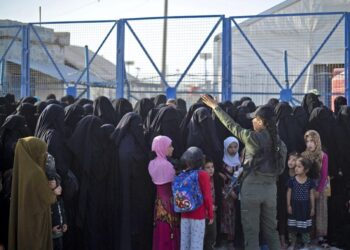 عودة 700 عراقي من مخيم الهول السوري وتأهيلهم في الموصل