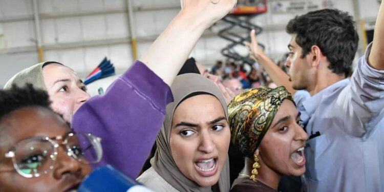 ما القاسم المشترك بين العرب والسود في الانتخابات الأميركية؟