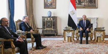 وسط التوترات المتصاعدة وزير الخارجية الإيراني يلتقي السيسي