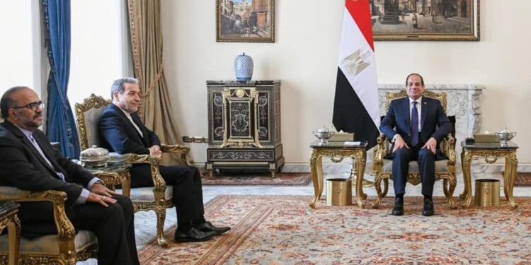 وسط التوترات المتصاعدة وزير الخارجية الإيراني يلتقي السيسي