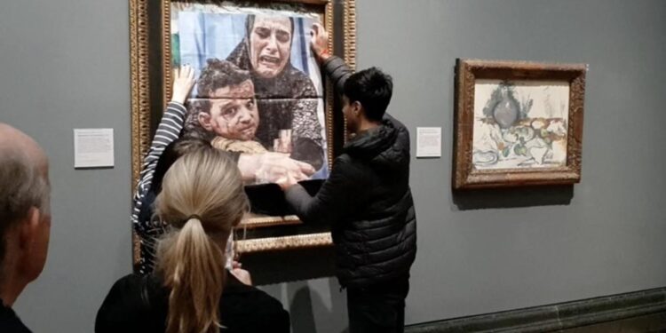 لندن.. متحف “ناشونال غاليري” يعزز إجراءاته بعد اعتداءات الناشطين