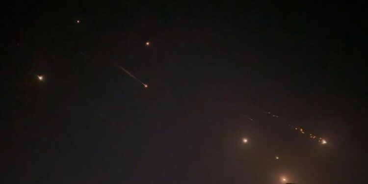 الحرس الثوري يعلن قصف إسرائيل بالصواريخ رداً على اغتيال (نصرالله وهنية ونيلفوروشان)