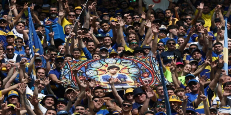 نقـــل “رفات مارادونا” إلى ضريح جديد بنصب تذكاري