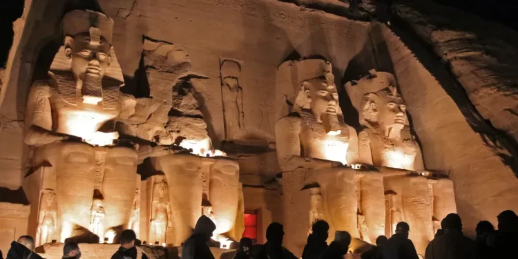 مصر.. سائح يدخل بجثة والدته إلى معبد “أبو سمبل”