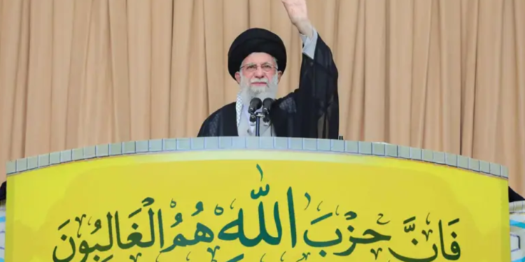 خامنئي يستذكر 7 أكتوبر بالعبرية