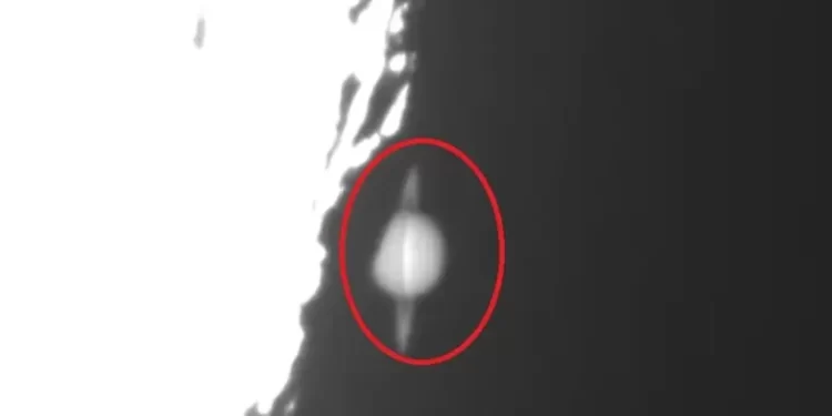 مشهد مذهل ونادر,, زحل يختبـــئ خلف القمر