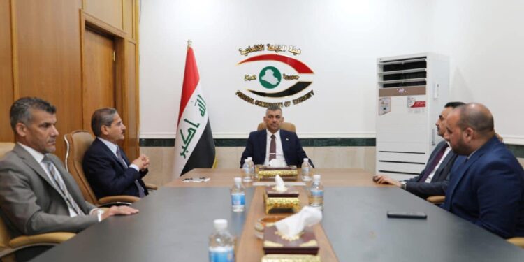 حيدر حنون يجتمع بالملاك المتقدم لهيئة النزاهة