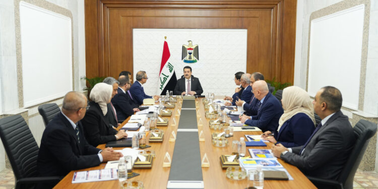 السوداني يتســــلم حزمة توصيات للمضي في إصلاح مصرف الرافدين الحكومي