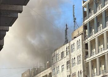 اندلاع حريق كبير قرب كراج السنك