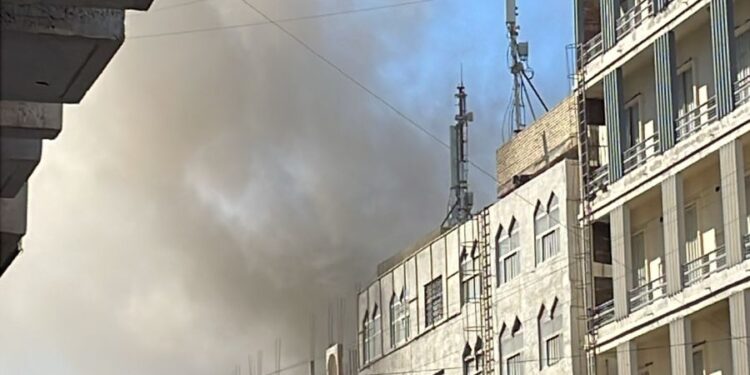 اندلاع حريق كبير قرب كراج السنك