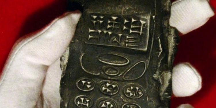 هاتف محمول يعود للحضارة السومرية