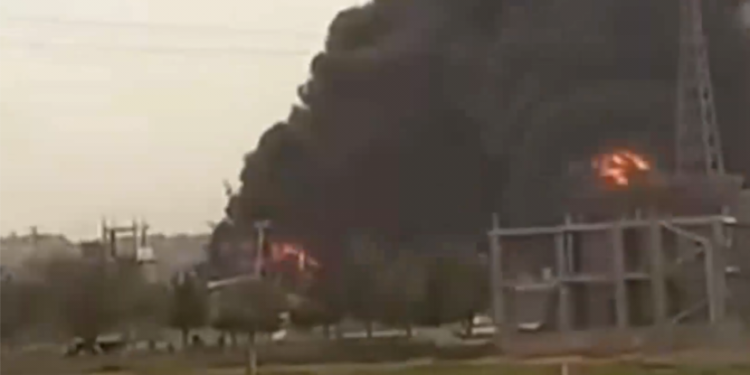 غارات إسرائيلية تستهدف خزانات وقود في بعلبك