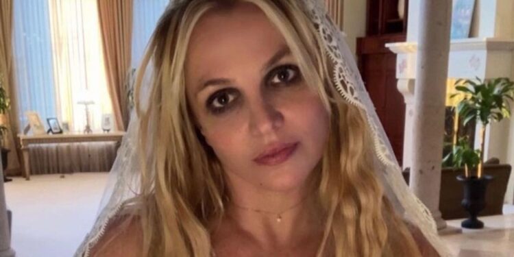 بريتني سبيرز تعلن عن “زواجها من نفسها”