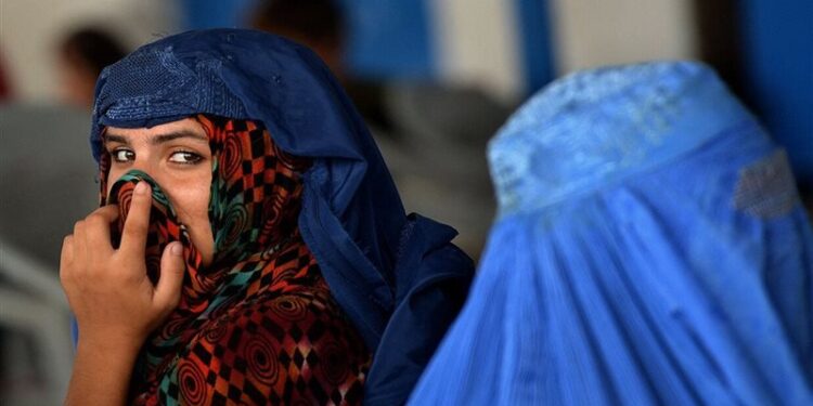 طالبان تمنع النساء من سماع أصوات بعضهن والسجن ينتظر المخالفات