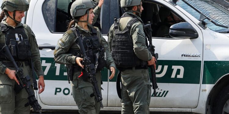 إسرائيل تعتقل زوجين بتهمة التجسس لصالح إيران