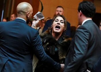 سيناتور أسترالية تصرخ بوجه الملك تشارلز,,, لست ملكي