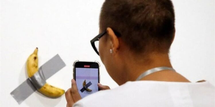 عرض عمل فني للبيع في مزاد مقابل مبلغ هائل ,,, موزة على جدار