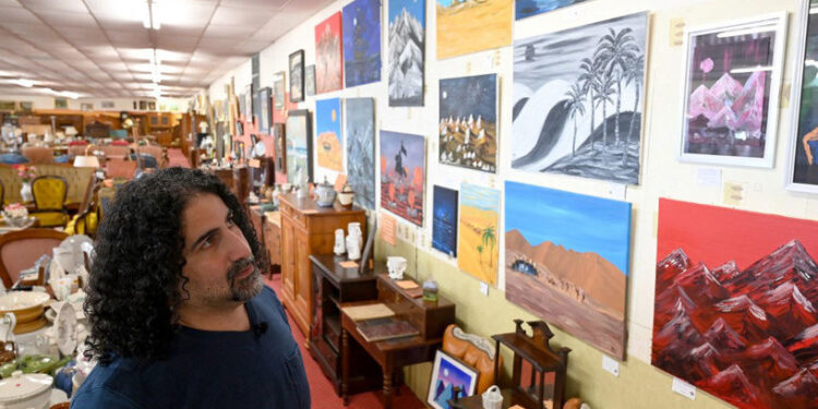 ترحيل نجل بن لادن من فرنسا