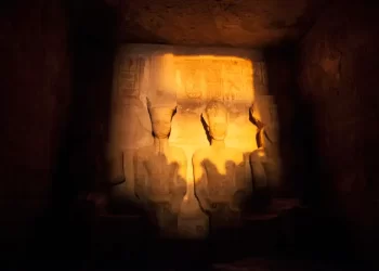 الشمس تتعامد على وجه رمسيس الثاني في ظاهرة فلكية تحدث سنويا