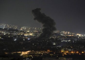 ضربات إسرائيلية مكثفة على لبنان,,, وغارات أميركية تستهدف مواقع حوثية باليمن