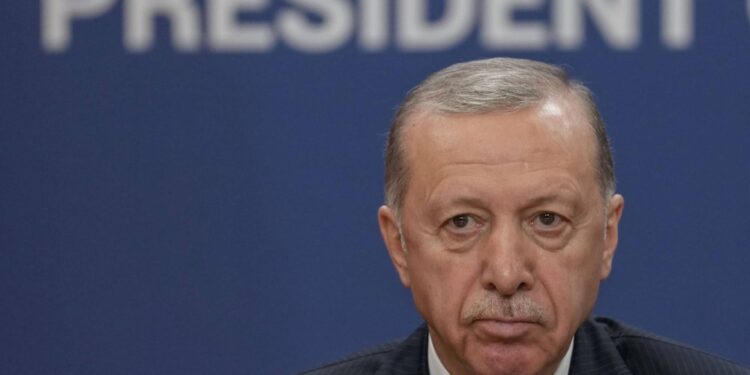 أردوغان يـــحث روسيا على مواجهــــة الغارات الإسرائيلية في سوريا