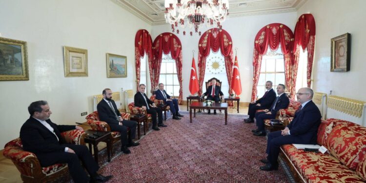 إيران وتركيا تُحذران من حـــرب “تطال العالم”