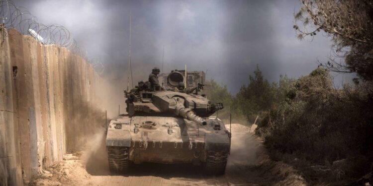 حزب الله يعلـــن استهداف دبابة إسرائيلية في جنوب لبنان