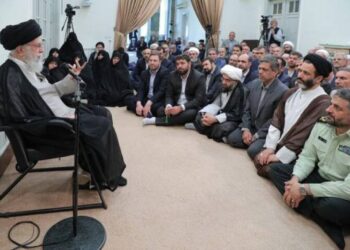 خامنئي.. إيران أقوى 100 مرة من حرب الثمانينات