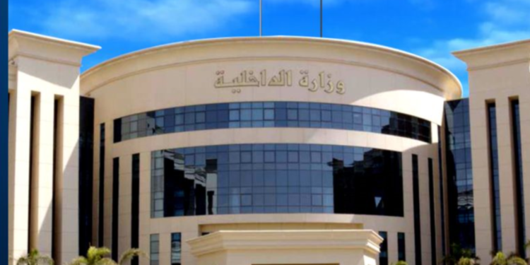 مصر.. تتهم “الإخوان” بنشر إشاعات حول ضباط الشرطة والسجون