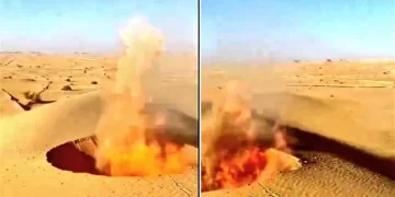 ظهور نار تتصاعد من رمال الصحراء تثير المخاوف