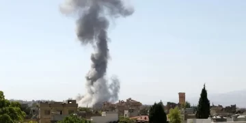 غارات على لبنان.. وحزب الله يستهدف قاعدة بحرية وثكنة وسط إسرائيل