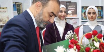 نوفل ابورغيف يوقـــع الطبعة الثالثة من كتابه “المستويات الجمالية في نهج البلاغة”