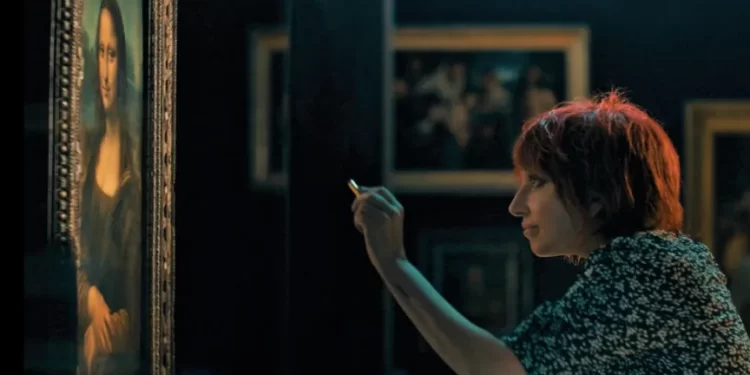 ليدي غاغا “تعبث” بابتسامة الموناليزا