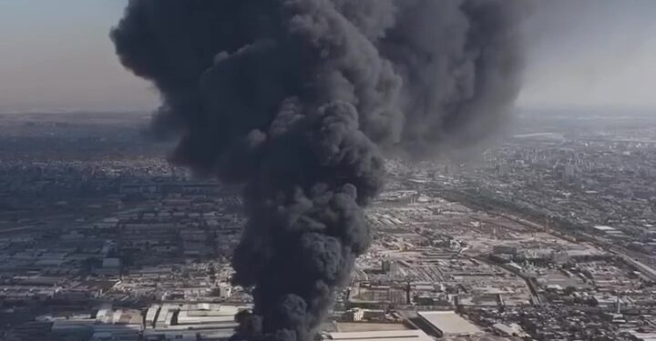 وزير الداخلية يصل مكان حريق شارع الظلال والدفاع المدني يسيطر على النيران